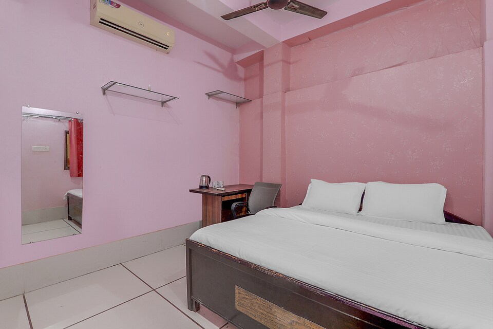 Flagship 83435 Silver Grand, Golghar, Gorakhpur