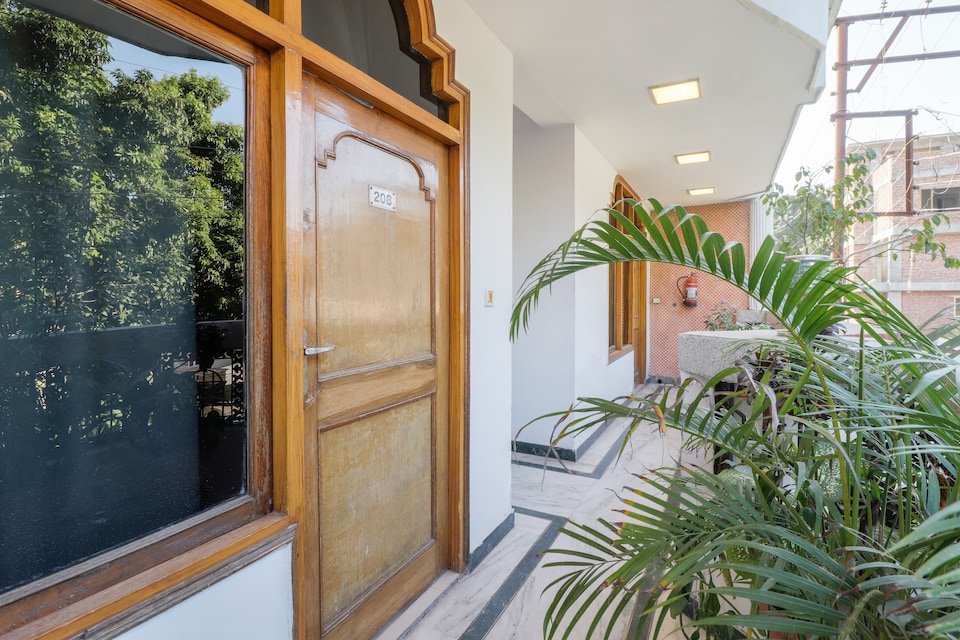 Collection O 83443 Hotel Anmol, Dehradun Railway Station, Dehradun