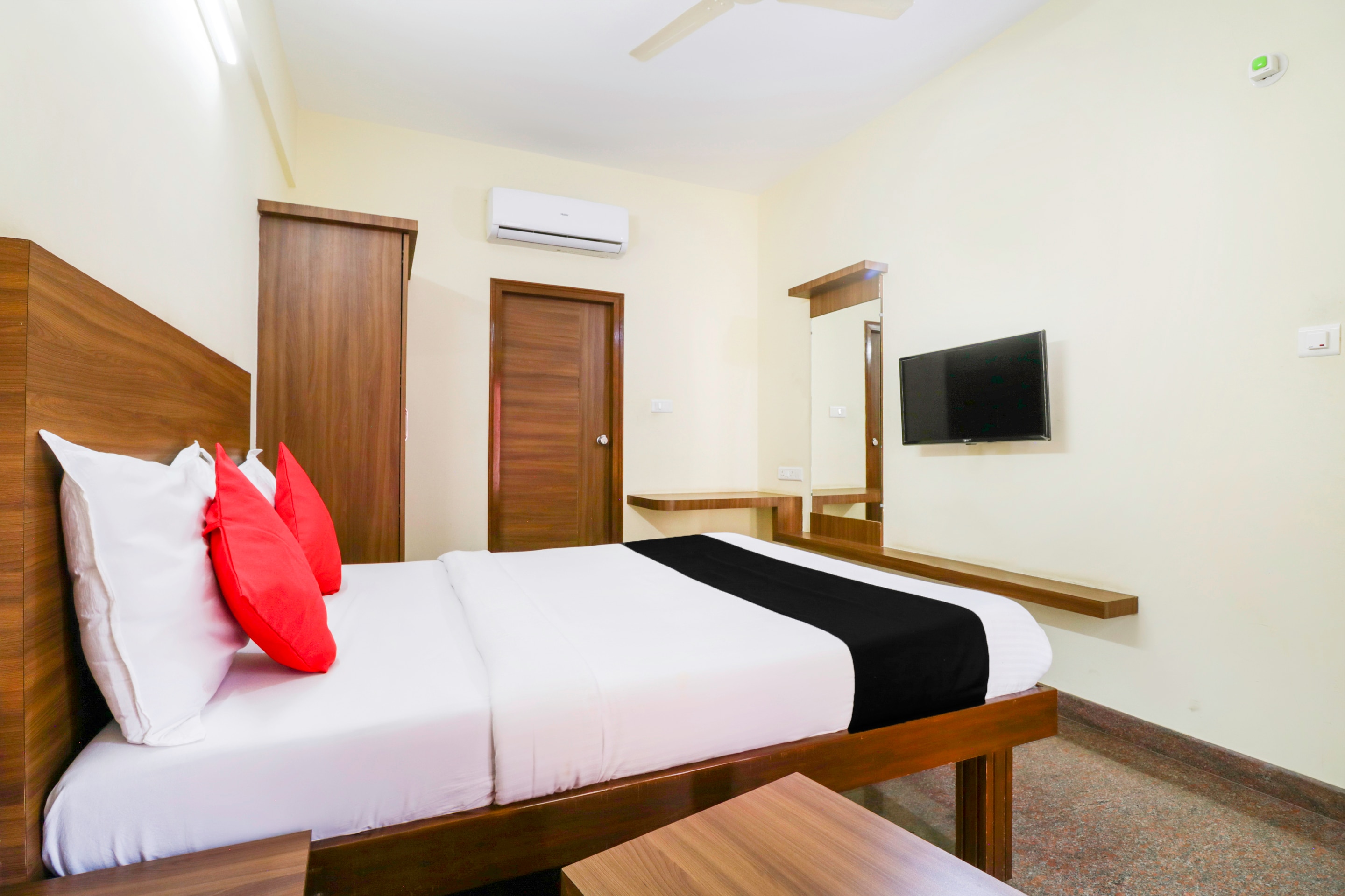 OYO Champion Comfort Near Hosahalli Metro Station, OYO Rooms Bangalore