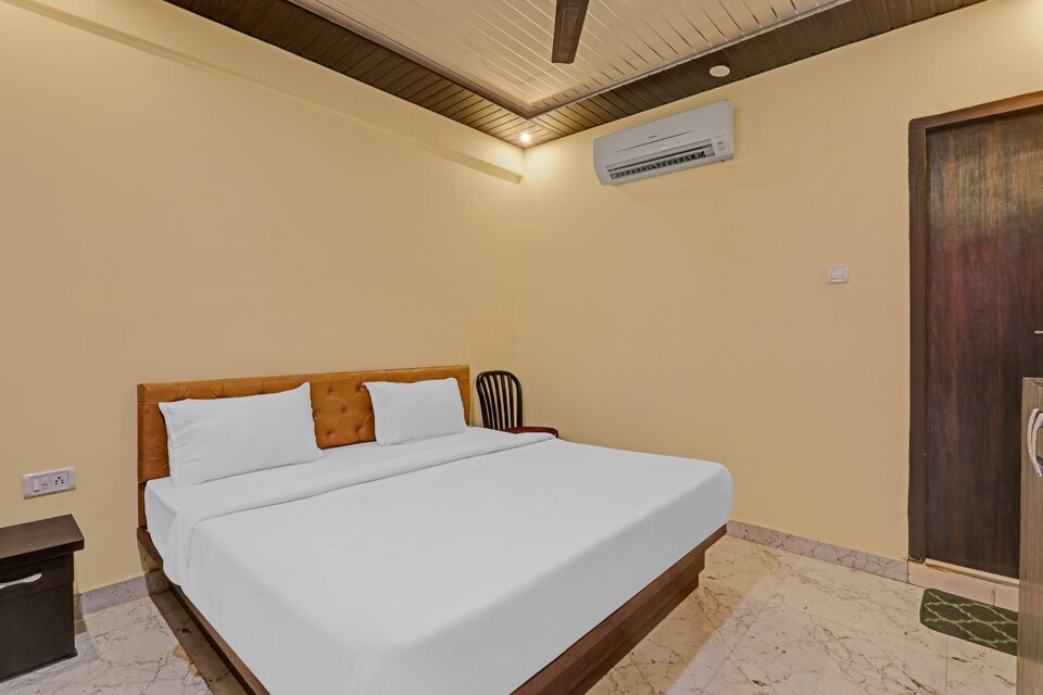 Flagship 83473 Hotel Kp, Lanka, Varanasi