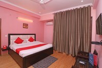 OYO Mascot Pentazz Near Nsez Metro Station