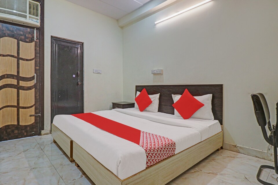 Flagship 83484 Hotel Delight, Dwarka Delhi, Delhi