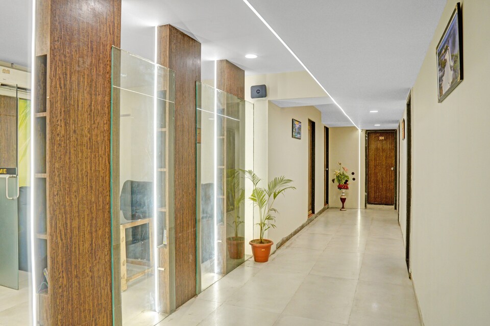 Flagship 83532 Hotel Cloud, Airport Surat, Surat