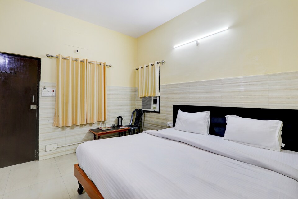 Collection O 83538 Hotel A K Grand, Godowlia, Varanasi