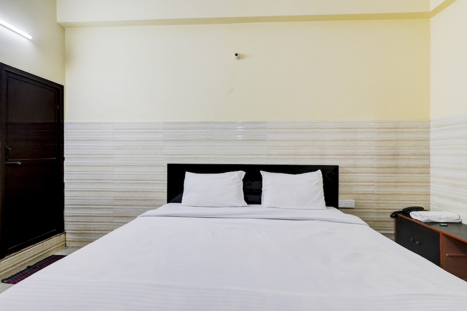 Collection O 83538 Hotel A K Grand, Godowlia, Varanasi