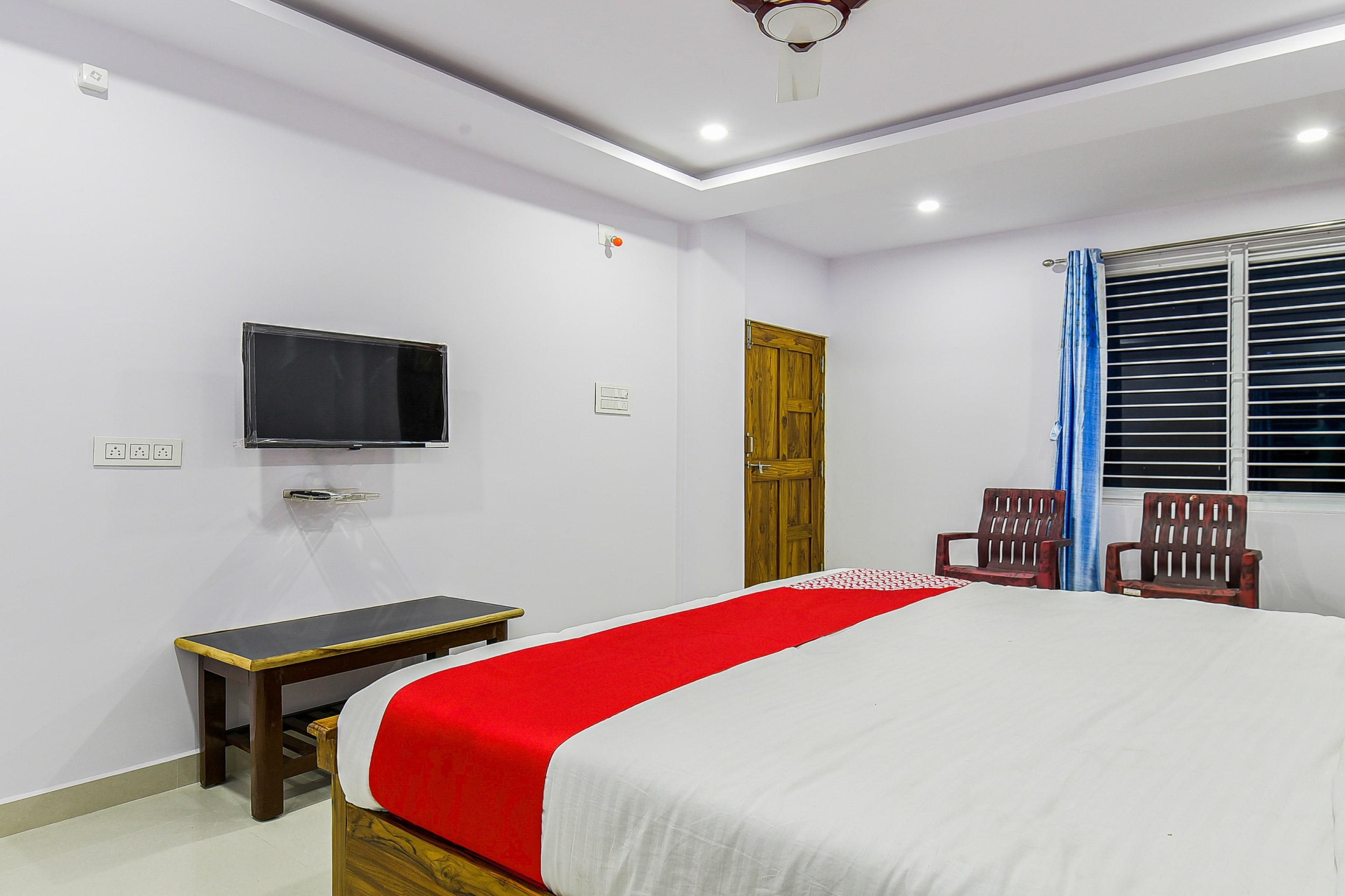 Flagship 83543 Spm Grand, Flagship Visakhapatnam, Book @ ₹1091 - OYO