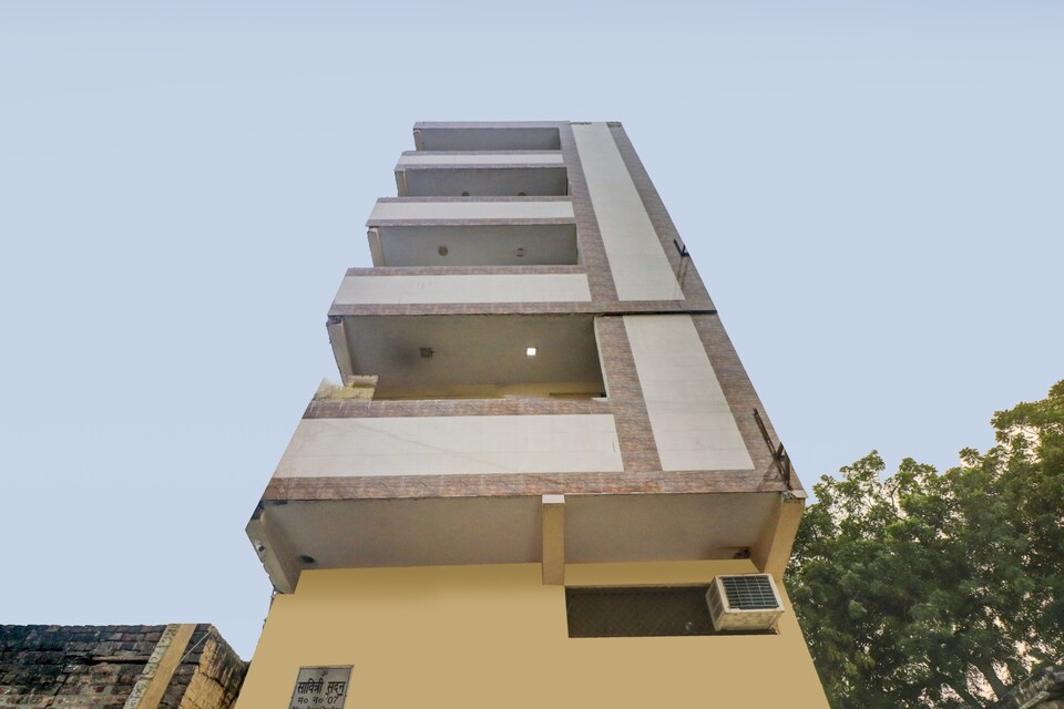 Collection O Clark Village, Rohini Delhi, दिल्ली