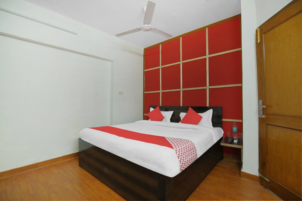 Hotel O Red Rose, Vaishali Kaushambi Metro, Ghaziabad