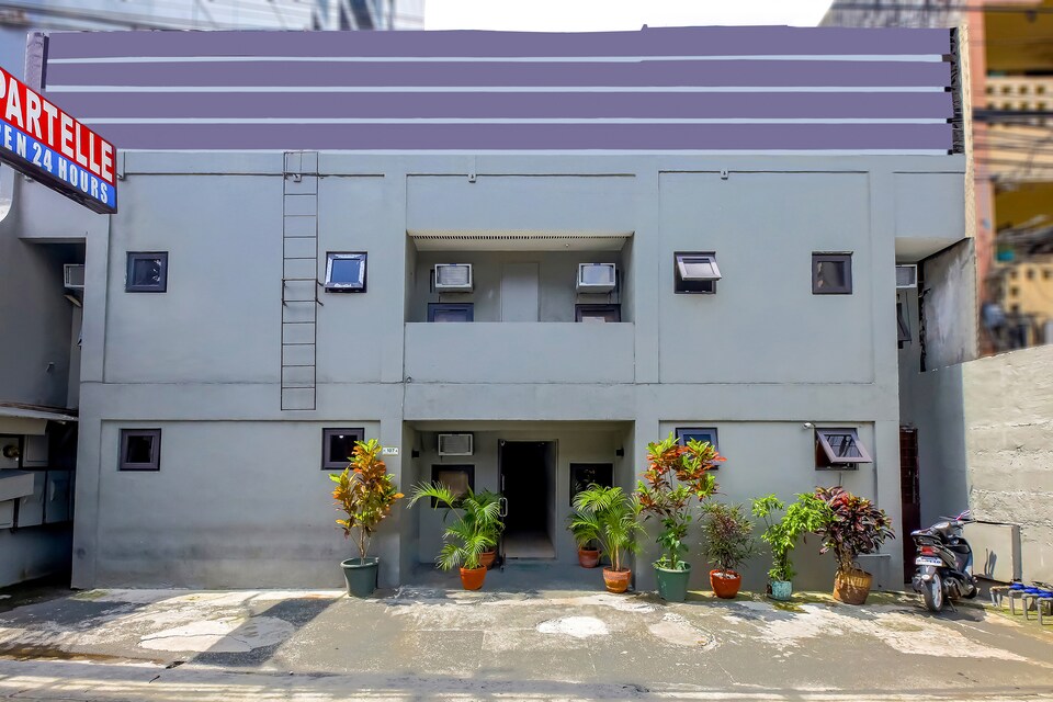 Vaccinated Staff - OYO 829 Kysabel 4 Hotel, Quezon City, Quezon City