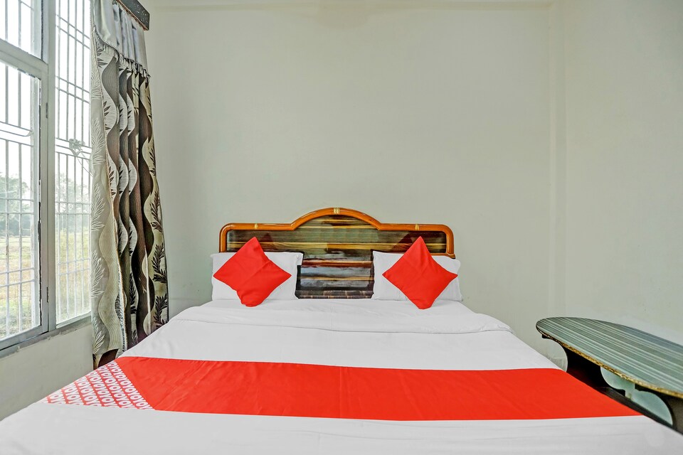 Flagship 83630 Hotel Sanskar, Banke Bihari Mandir Vrindavan, Vrindavan