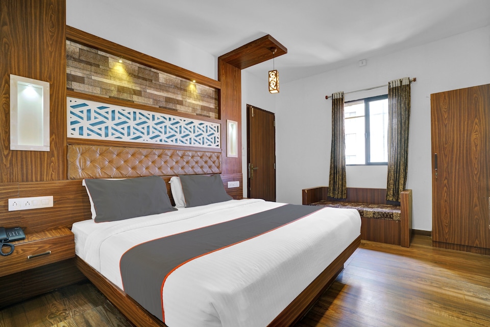 Collection O 83648 The South Station Hotel, MG Road Kochi, Kochi