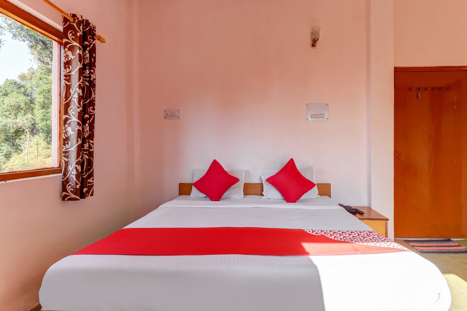 Flagship 83664 Hotel Burans Breeze, Dhanaulti, Dhanaulti