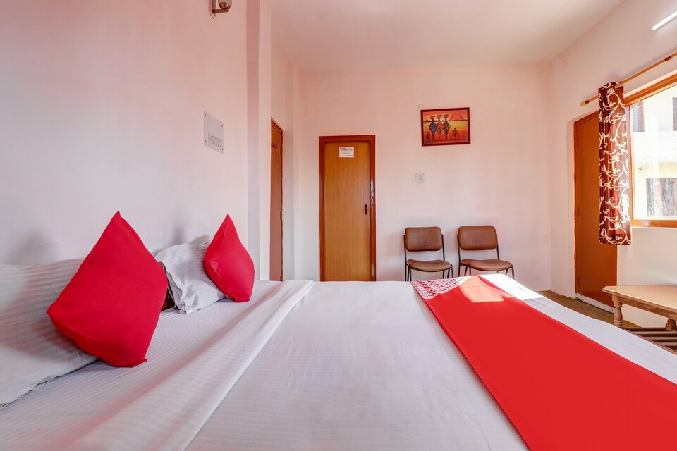 Flagship 83664 Hotel Burans Breeze, Dhanaulti, Dhanaulti