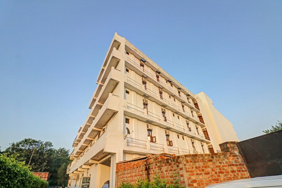 Collection O 83695 Hotel Lands End, Rohini Delhi, Delhi