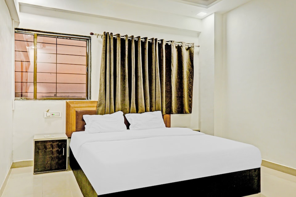 Flagship 83699 Hotel Vijay, Airport Surat, Surat