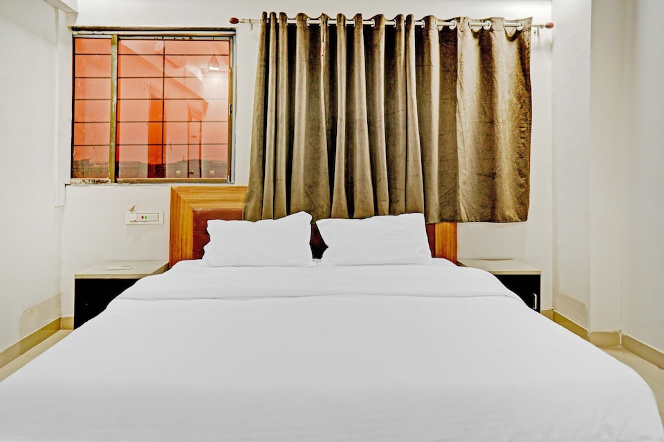 Flagship 83699 Hotel Vijay, Airport Surat, Surat