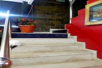 POP Hotel Padam International Dx Near Gurudwara Shri Bangla Sahib