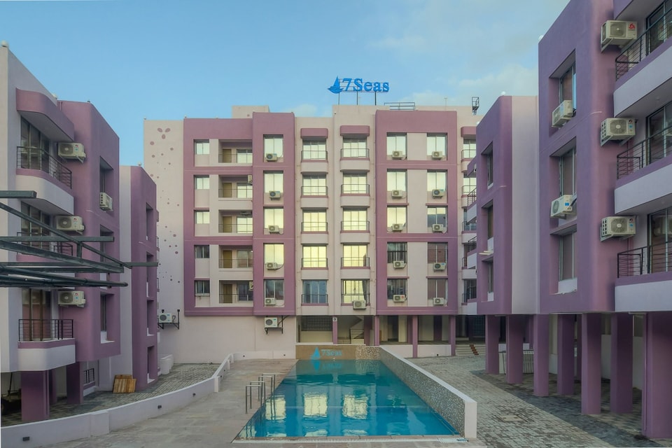 SPOT ON 83709 Club 7seas Holiday Homes, Dabhel Daman, Daman