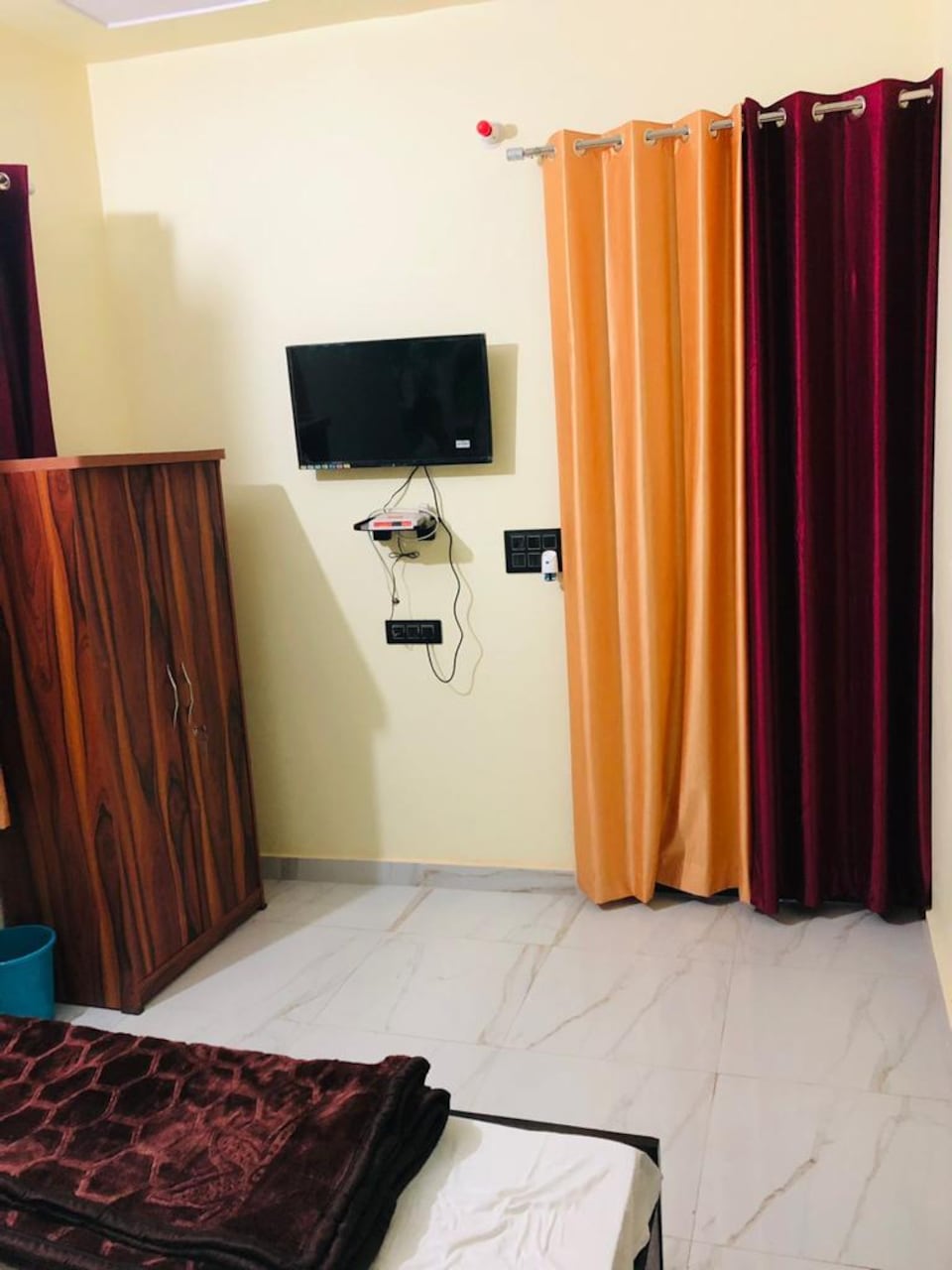 OYO Crystal Hotel, Ghaziabad City, Ghaziabad