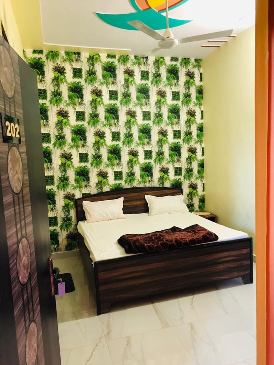 OYO Crystal Hotel, Ghaziabad City, Ghaziabad