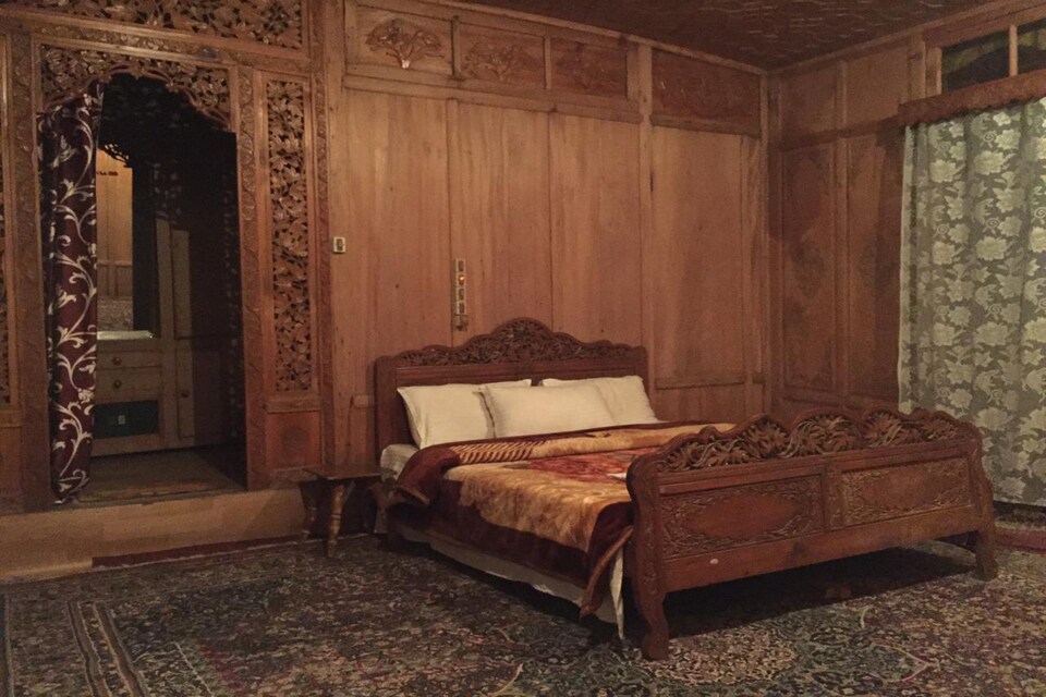 POP New Heidi Houseboat, Dal-lake cluster, Srinagar