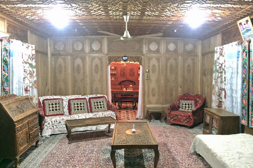 POP New Heidi Houseboat, Dal-lake cluster, Srinagar