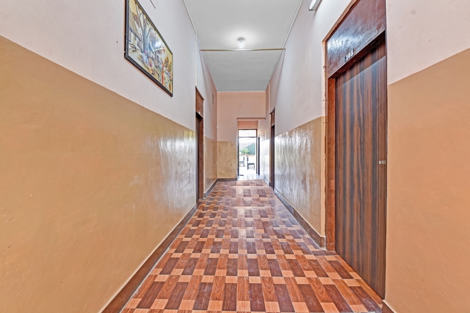 Flagship 83717 Hotel Welcome, Sindhi Camp, Jaipur