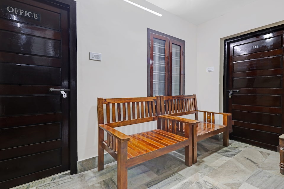 OYO Flagship 83718 Chandrika Tourist Home, Aluva Kalamassery Kochi, Kochi