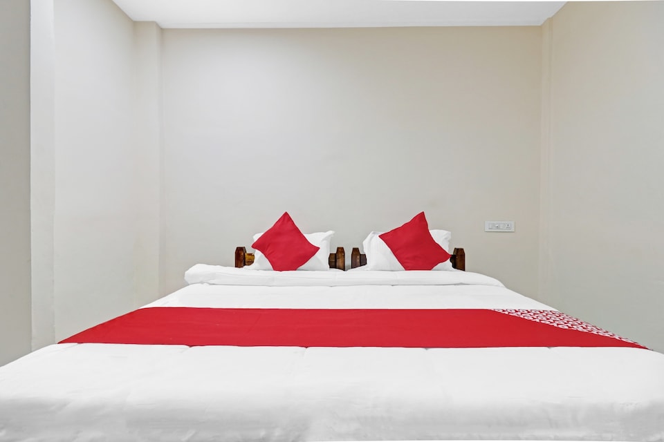 OYO Flagship 83718 Chandrika Tourist Home, Aluva Kalamassery Kochi, Kochi