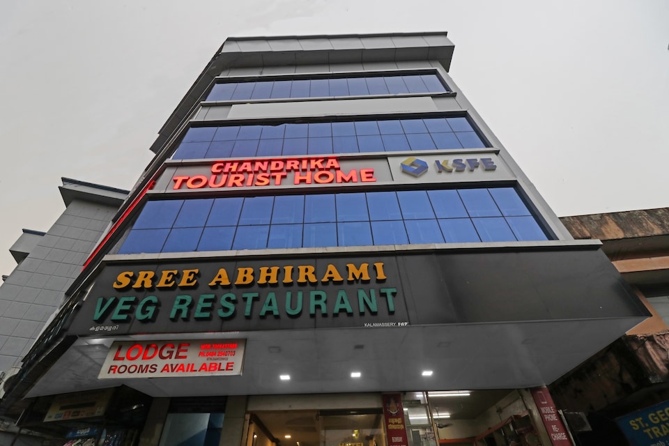 OYO Flagship 83718 Chandrika Tourist Home, Aluva Kalamassery Kochi, Kochi