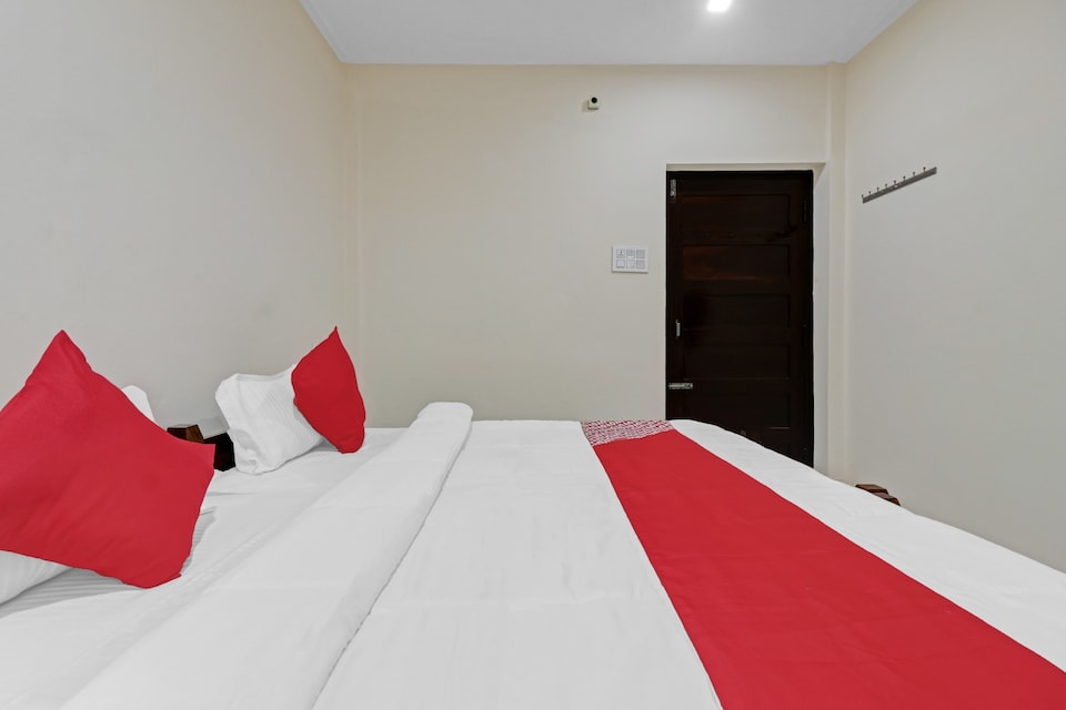 OYO Flagship 83718 Chandrika Tourist Home, Aluva Kalamassery Kochi, Kochi