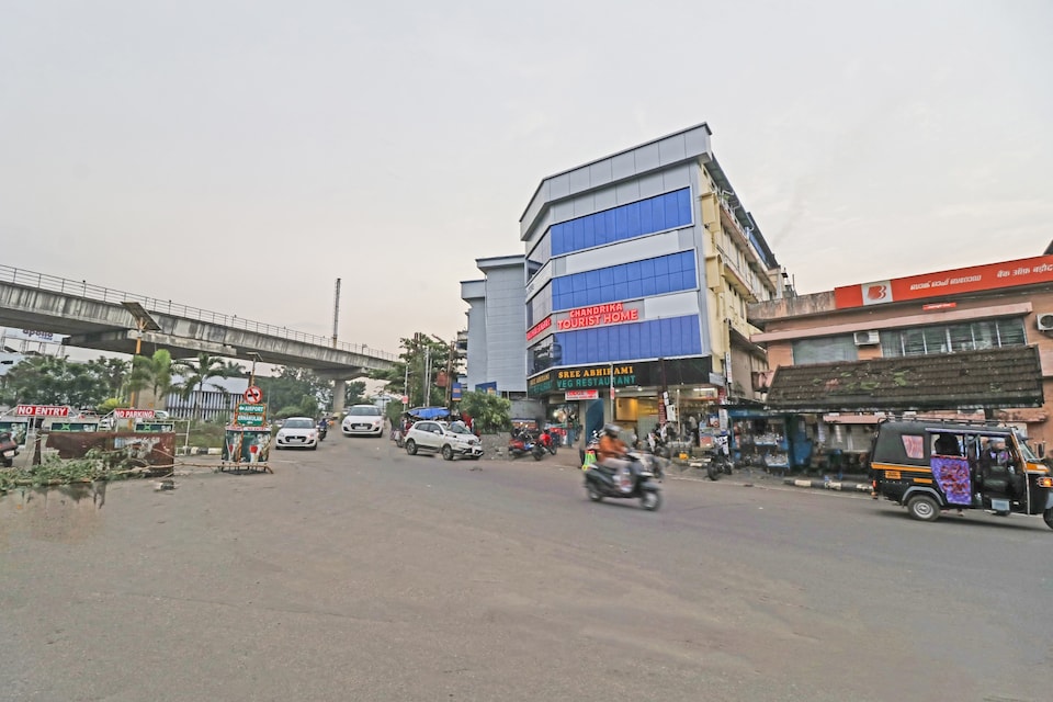 OYO Flagship 83718 Chandrika Tourist Home, Aluva Kalamassery Kochi, Kochi