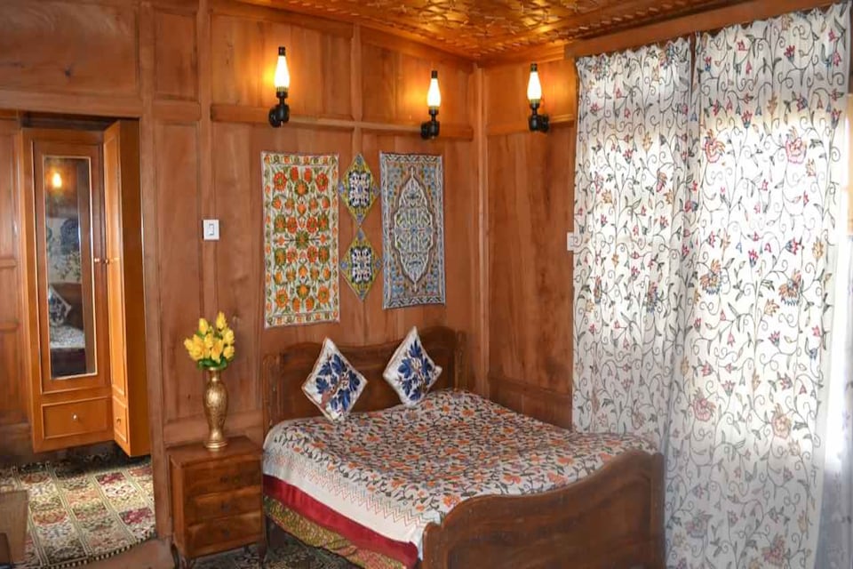 OYO Home 83736 Houseboat Star Of Asia, Dal-lake cluster, Srinagar