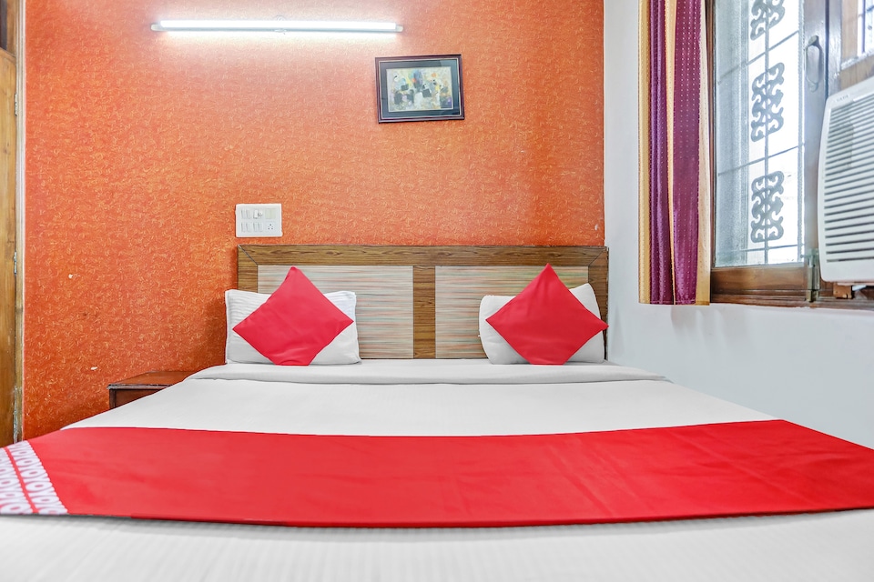 hotel OWhite Elephant, Noida Stadium, Noida
