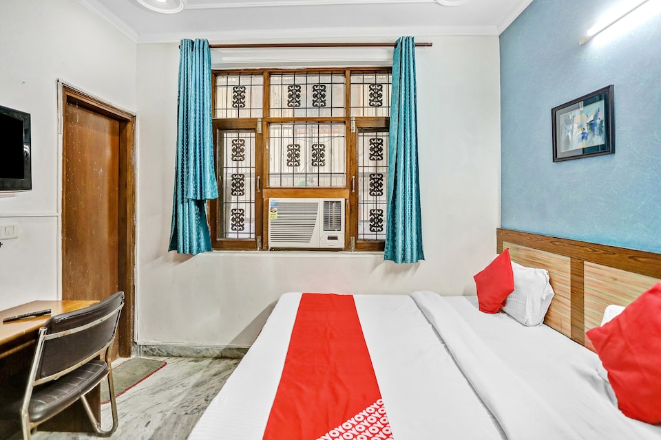 hotel OWhite Elephant, Noida Stadium, Noida