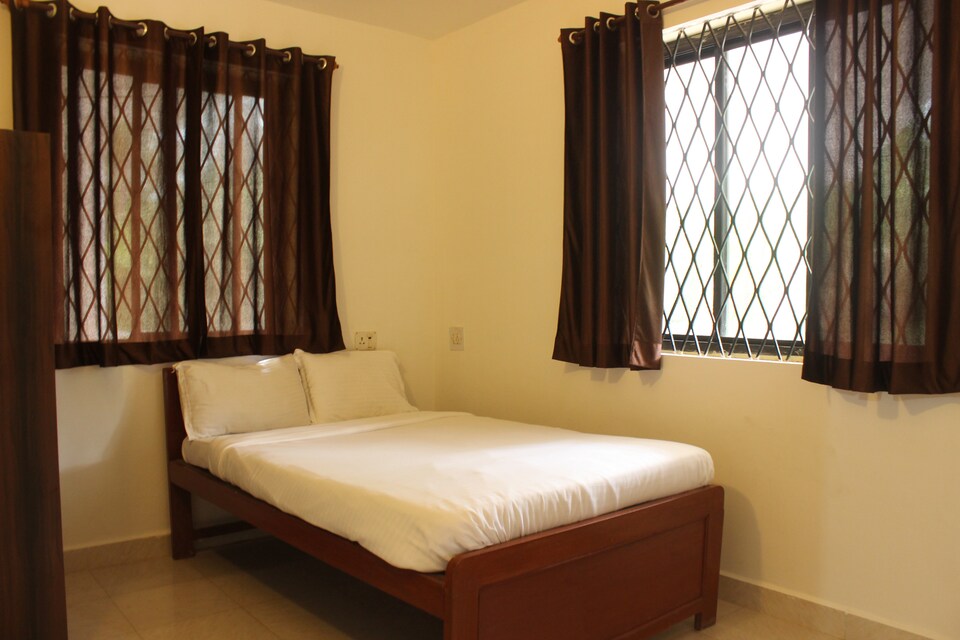 OYO Home 9293 Beach view Studio on Candolim, Candolim Goa, Goa