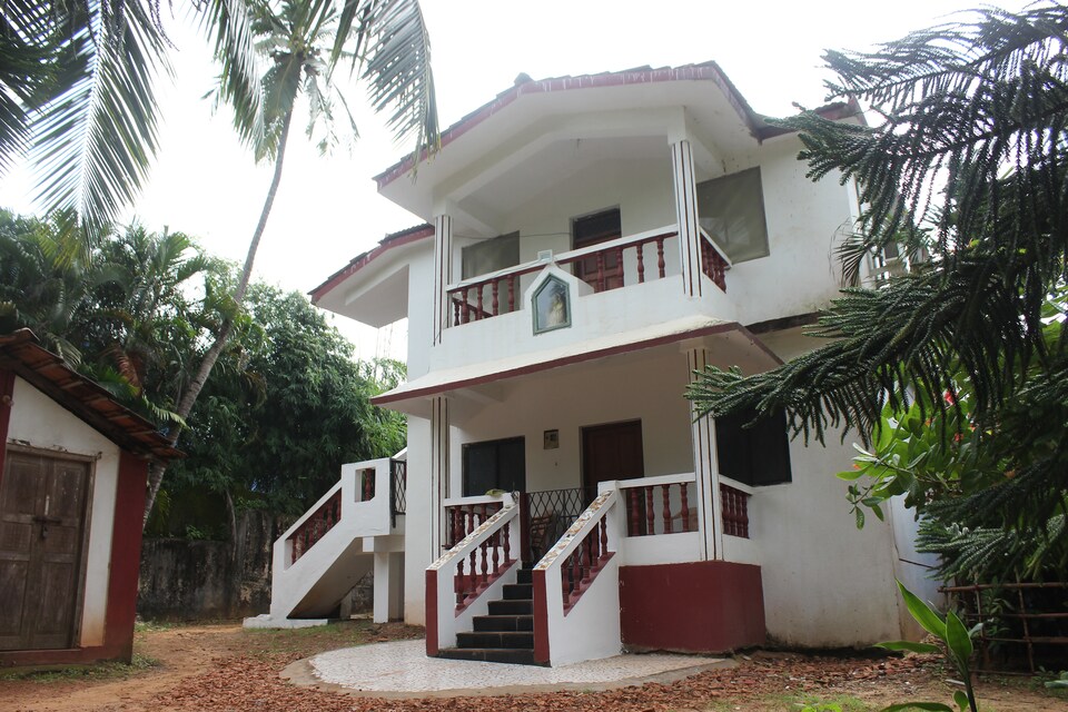 OYO Home 9293 Beach view Studio on Candolim, Candolim Goa, Goa