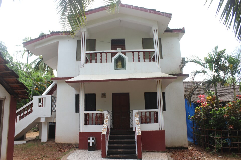 OYO Home 9293 Beach view Studio on Candolim, Candolim Goa, Goa