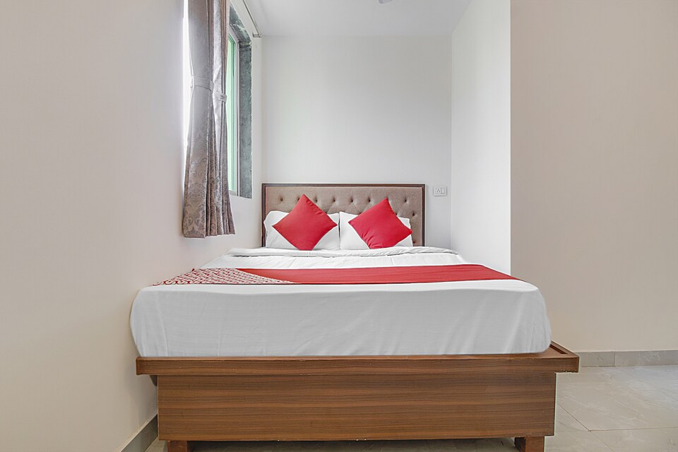 Flagship 83760 Hotel Tiyana Boarding And Lodging, Mumbai Airoli-Vashi, Mumbai