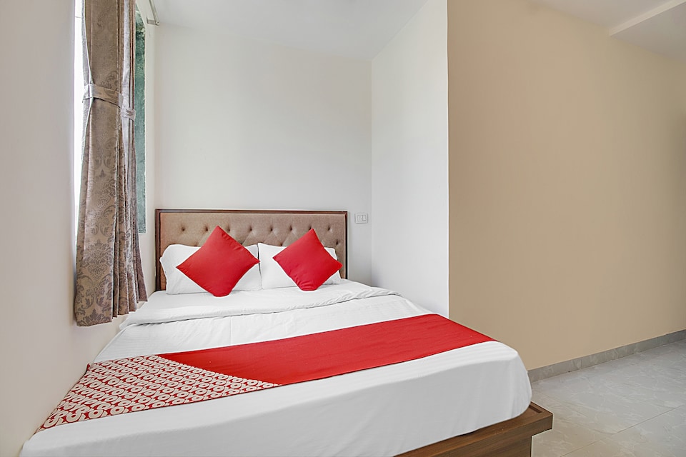 Flagship 83760 Hotel Tiyana Boarding And Lodging, Mumbai Airoli-Vashi, Mumbai