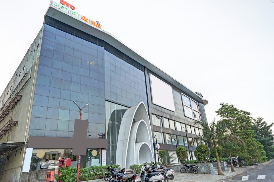 Collection O 83775 Hotel 4king, Surat Railway Station, Surat
