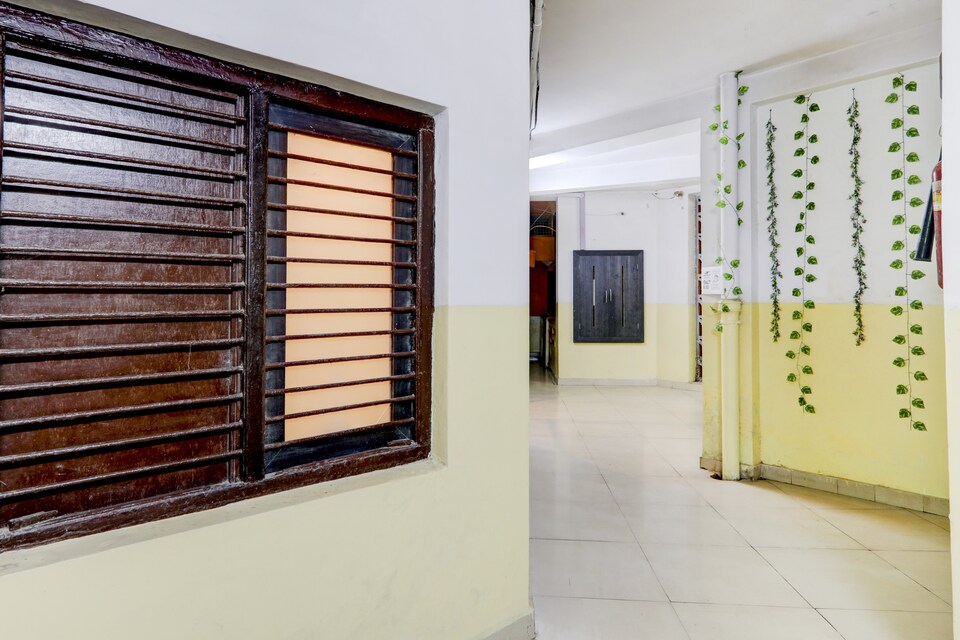 Collection O Hotel H P, Railway Station Allahabad, Prayagraj