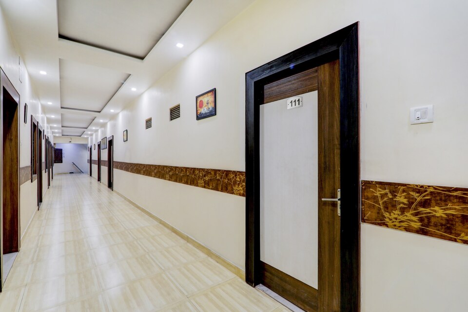 Collection O Hotel H P, Railway Station Allahabad, Prayagraj