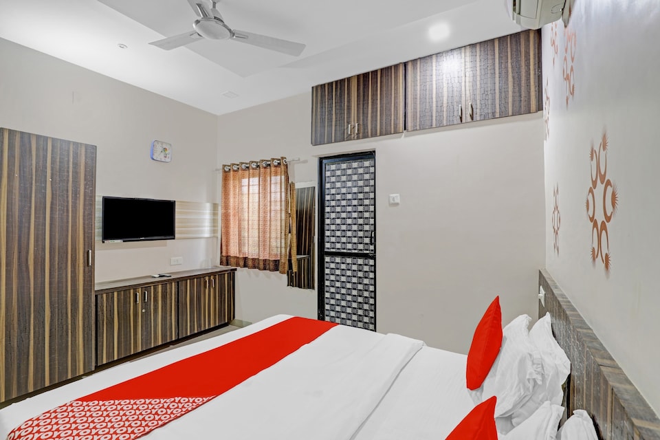 OYO 83837 Hotel Shiv Regency, Bhuj, Bhuj