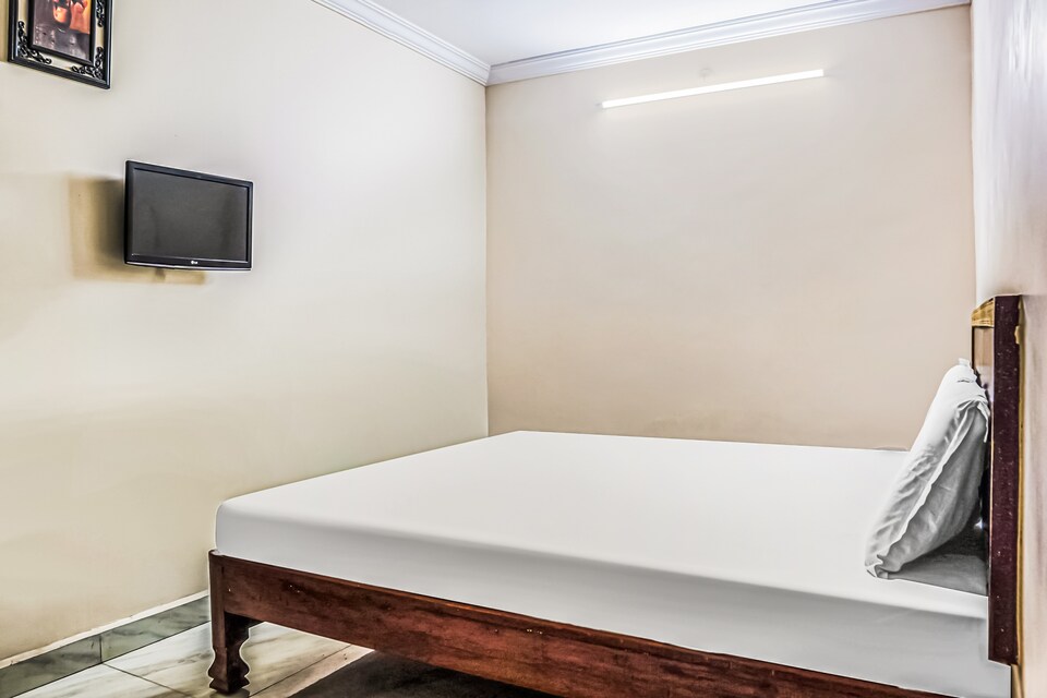 Flagship 83840 Narmada New Residency Lodge, MG Road Vijayawada, Vijayawada