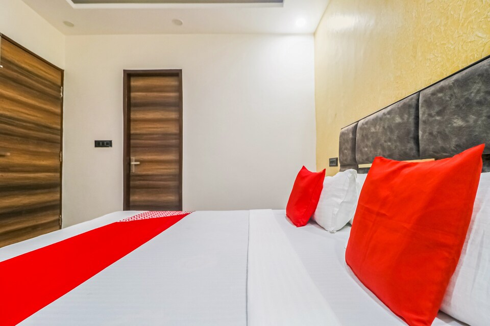 Flagship Crown, South Chandigarh, Chandigarh