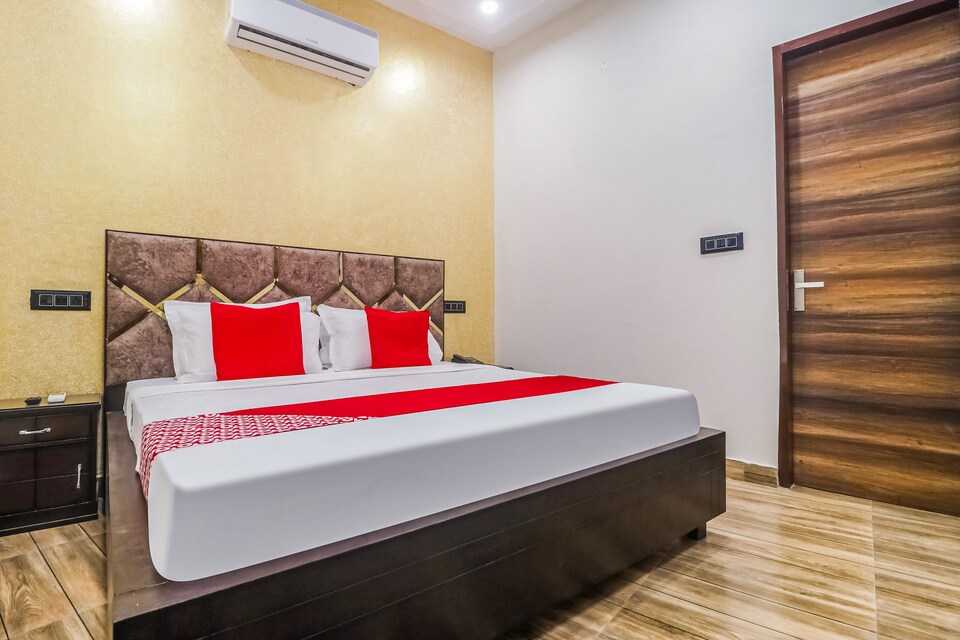 Flagship Crown, South Chandigarh, Chandigarh