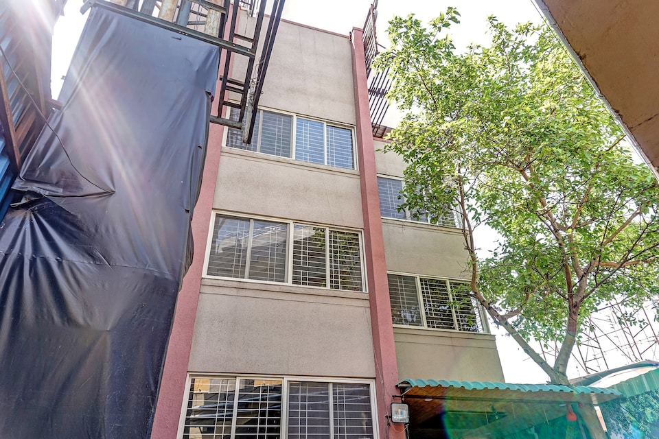 Collection O 83859 Trimurti Executive, Pimpri Pune, Pune