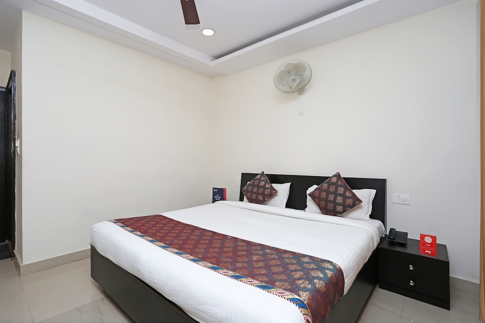 OYO Flagship 121 Dashashwamedh Ghat Sahu, Godowlia, Varanasi