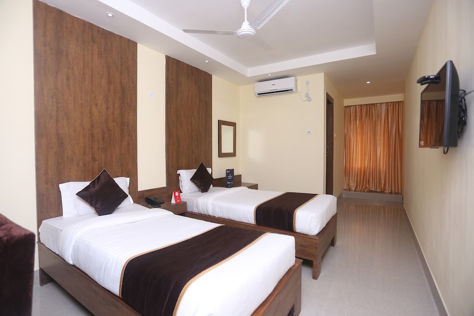 Capital O 9814 Hotel Parnil Palace 2, Uzan Bazar Guwahati, Guwahati